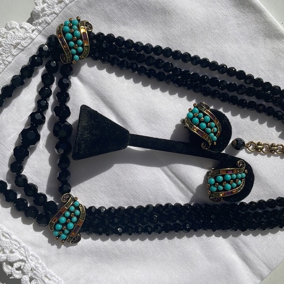 Heidi Daus. Gorgeous “State of Grace” necklace and clip back matching earrings. - Picture 3 of 4